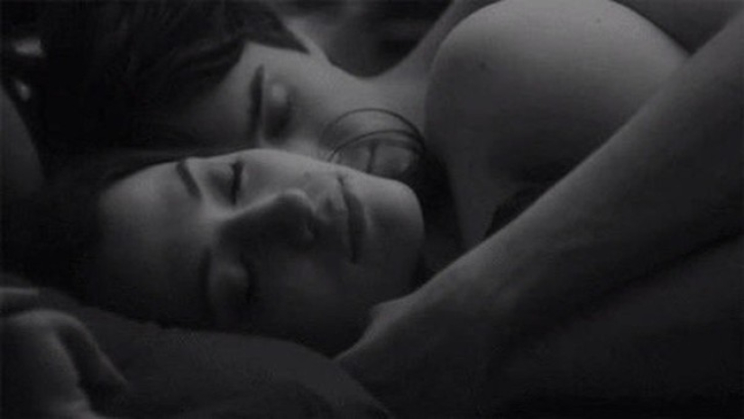 11 reasons to sleep naked