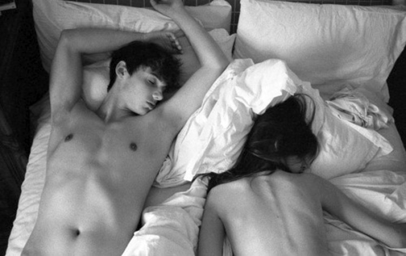 11 reasons to sleep naked