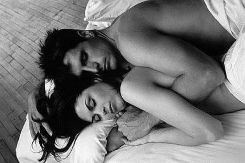 11 reasons to sleep naked