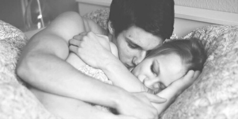 11 reasons to sleep naked