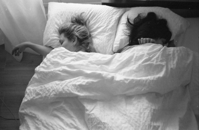 11 reasons to sleep naked