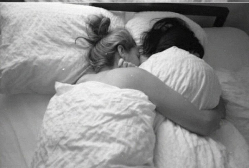 11 reasons to sleep naked