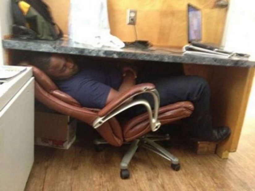 12 casos divertidos cuando la gente fue sorprendida durmiendo 12 casos divertidos cuando la gente fue sorprendida durmiendo