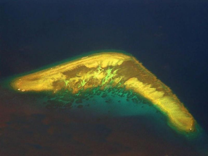 12 islands with amazing outlines 12 islands with amazing outlines