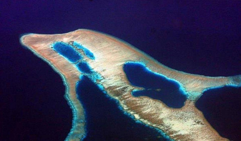 12 islands with amazing outlines 12 islands with amazing outlines