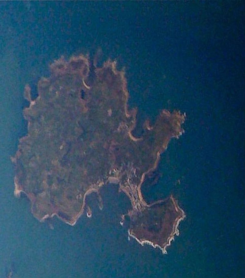 12 islands with amazing outlines 12 islands with amazing outlines
