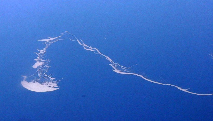12 islands with amazing outlines 12 islands with amazing outlines