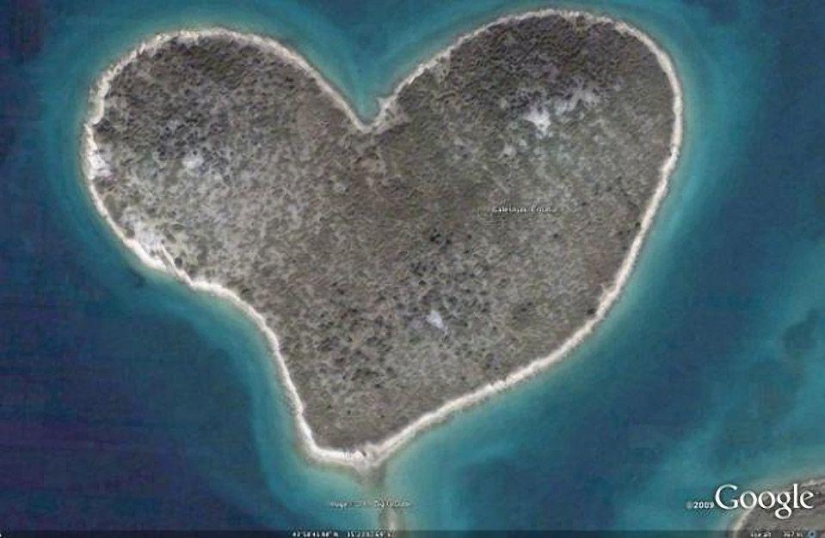 12 islands with amazing outlines 12 islands with amazing outlines