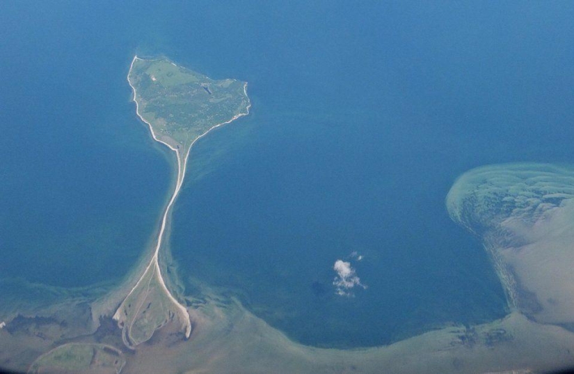 12 islands with amazing outlines 12 islands with amazing outlines