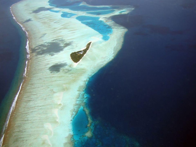 12 islands with amazing outlines 12 islands with amazing outlines