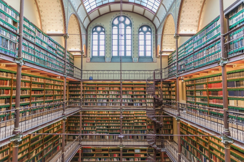 12 photos of beautiful libraries