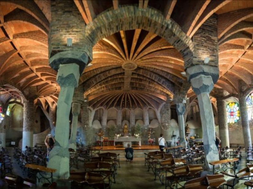 13 Impresionantes Fotos de la Arquitectura Mágica de Antoni Gaudí