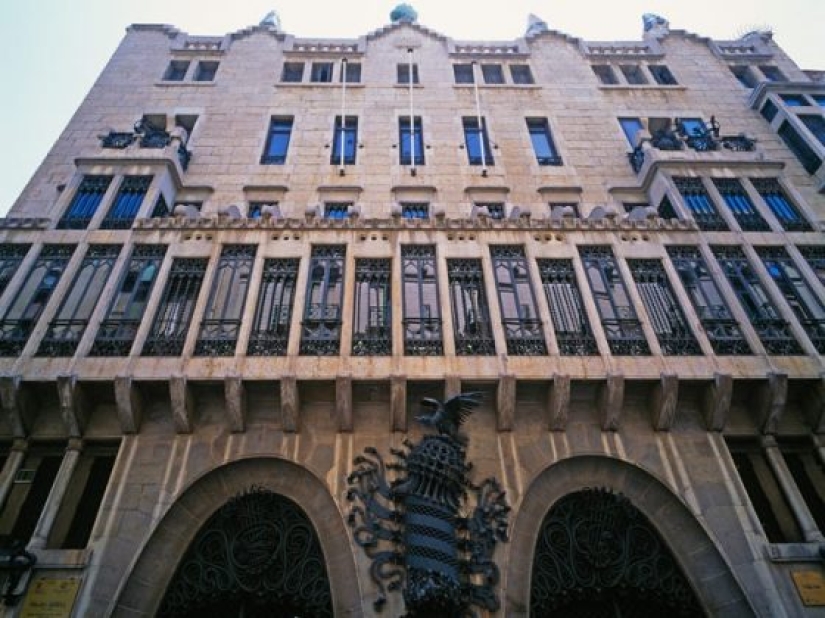 13 Impresionantes Fotos de la Arquitectura Mágica de Antoni Gaudí