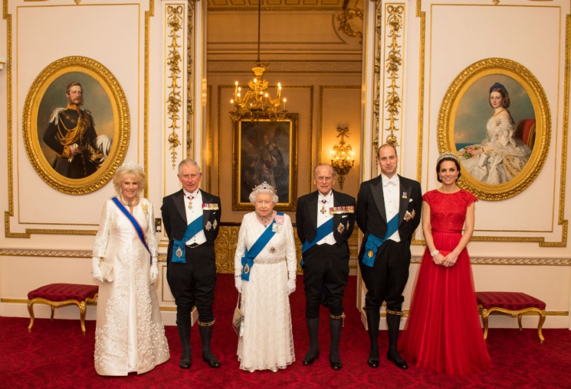 13 reglas de la corona británica que ni siquiera la reina puede romper 13 reglas de la corona británica que ni siquiera la reina puede romper