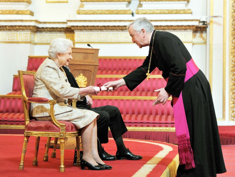 13 reglas de la corona británica que ni siquiera la reina puede romper 13 reglas de la corona británica que ni siquiera la reina puede romper
