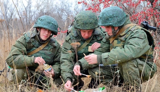 14 army suhpaykov from around the world