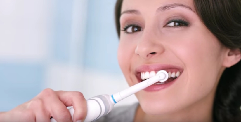 14 pointless things that women are forced to do in advertising