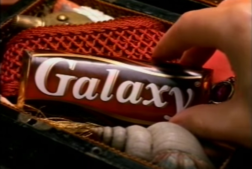 14 pointless things that women are forced to do in advertising