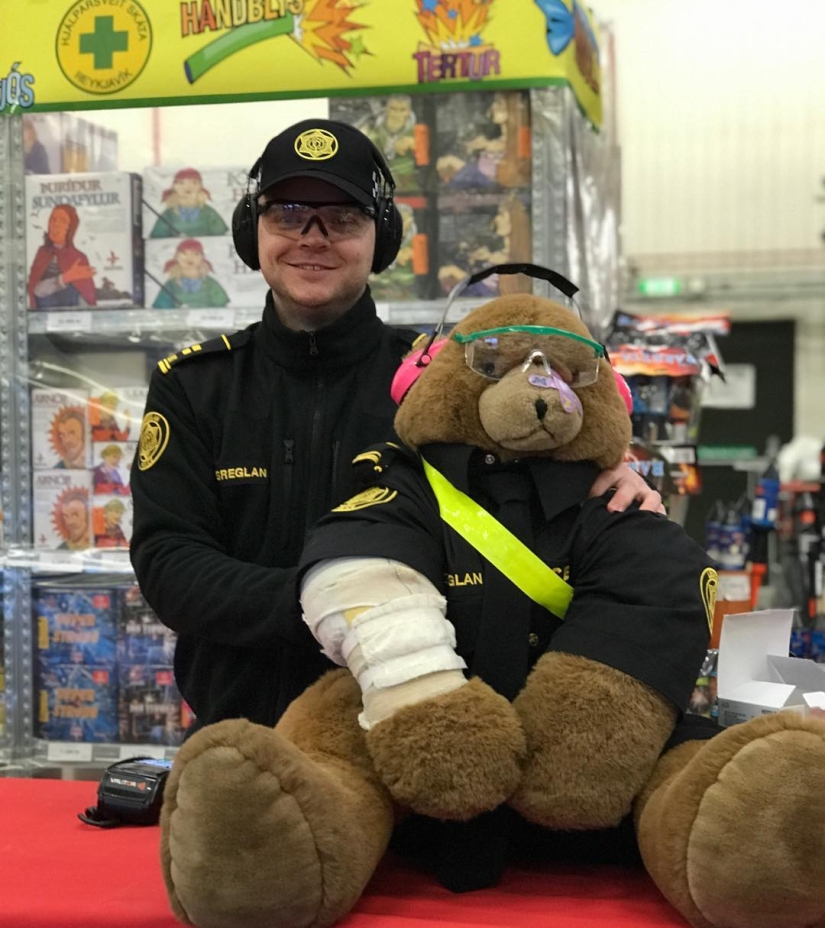 15+ photos proving that the cutest police officers work in Reykjavik