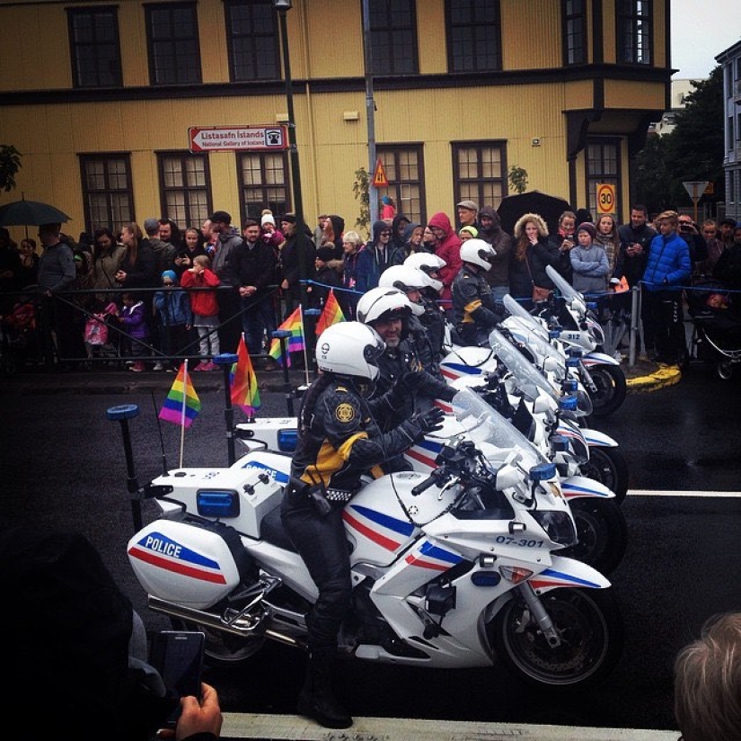 15+ photos proving that the cutest police officers work in Reykjavik