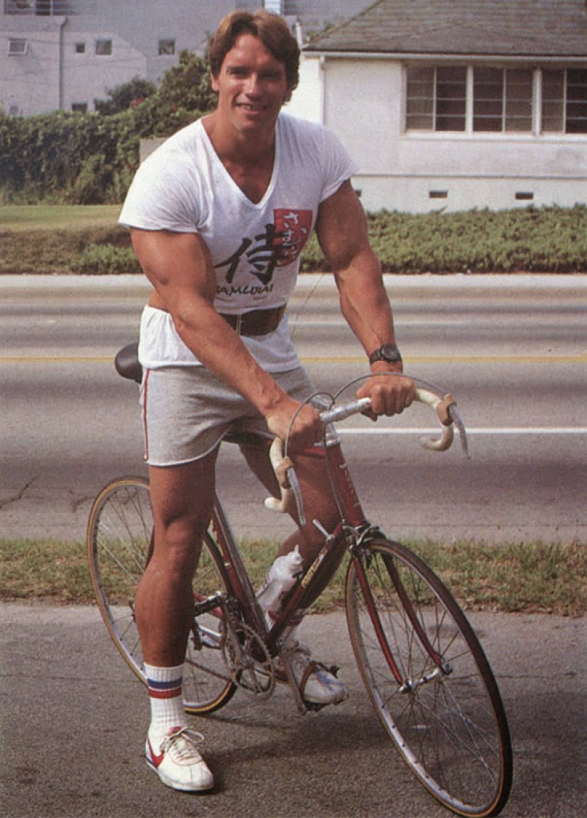 17 fotos de hombres en pantalones cortos demuestran que algunas tendencias son mejores para no volver 17 fotos de hombres en pantalones cortos demuestran que algunas tendencias son mejores para no volver