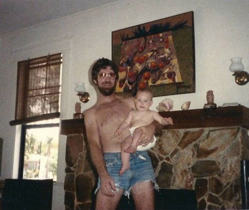 17 fotos de hombres en pantalones cortos demuestran que algunas tendencias son mejores para no volver 17 fotos de hombres en pantalones cortos demuestran que algunas tendencias son mejores para no volver