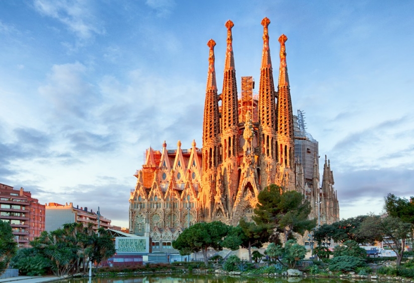 18 reasons to go to Barcelona