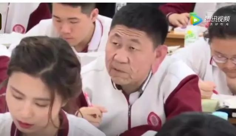 18-year-old grandfather: for unknown reasons, a Chinese schoolboy looks 80 years old 18-year-old grandfather: for unknown reasons, a Chinese schoolboy looks 80 years old