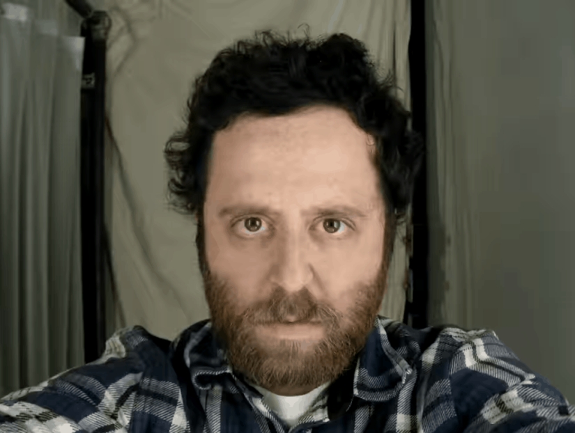 20 años de vida en 8 minutos: un fotógrafo estadounidense se ha tomado selfies todos los días desde el año 2000 y los ha editado en un video