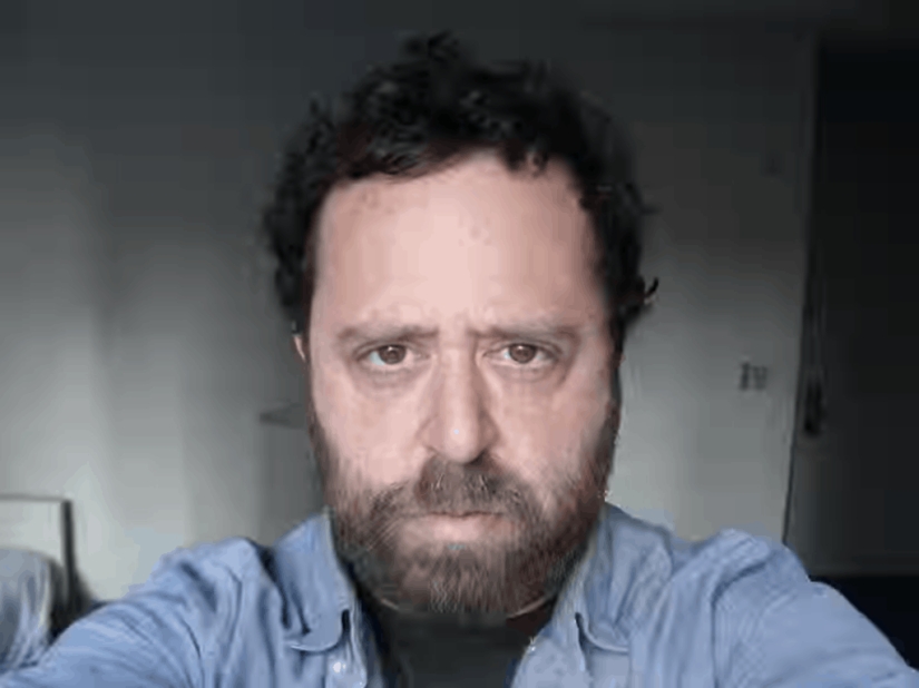 20 años de vida en 8 minutos: un fotógrafo estadounidense se ha tomado selfies todos los días desde el año 2000 y los ha editado en un video
