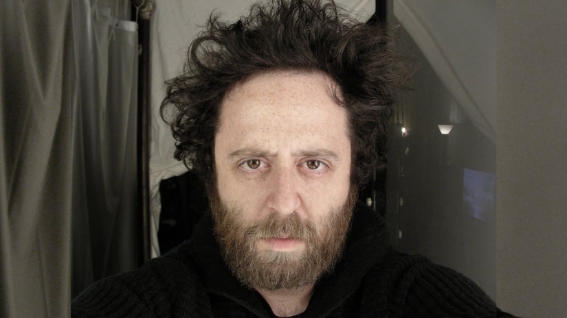 20 años de vida en 8 minutos: un fotógrafo estadounidense se ha tomado selfies todos los días desde el año 2000 y los ha editado en un video