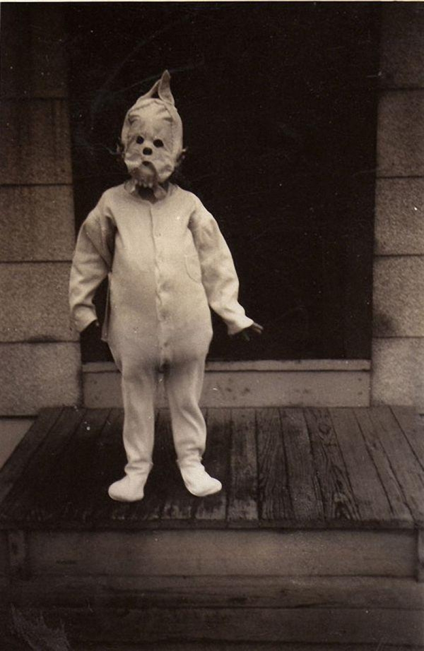 20 disfraces de Halloween extraños y ridículos de fotos antiguas
