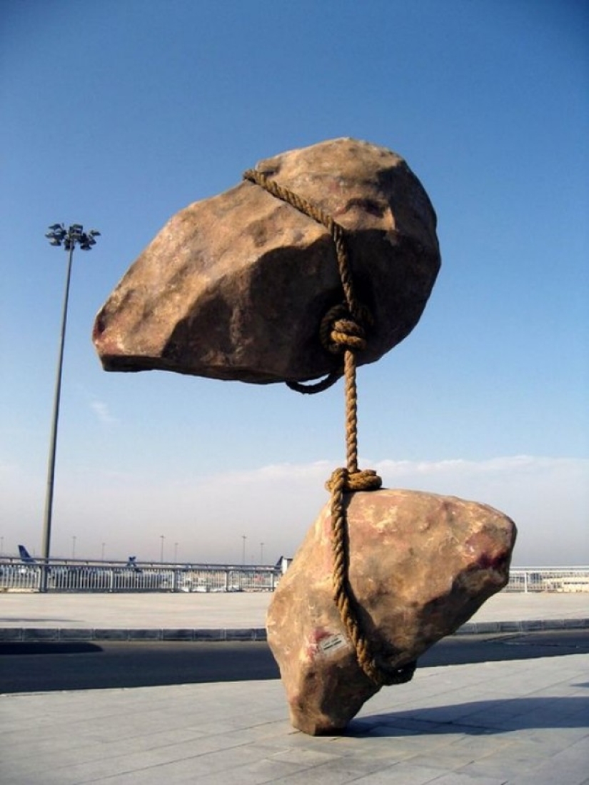 20 esculturas desafiando la gravedad