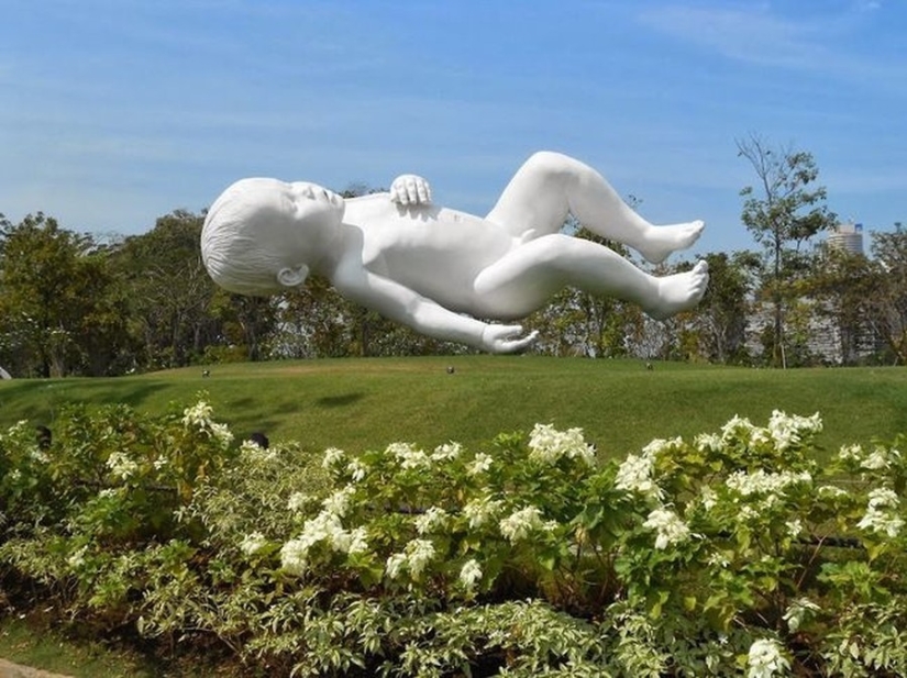 20 esculturas desafiando la gravedad