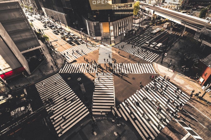 20 fotogramas de fotografía callejera que revelan un lado desconocido de Japón