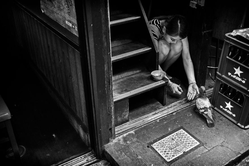 20 fotogramas de fotografía callejera que revelan un lado desconocido de Japón