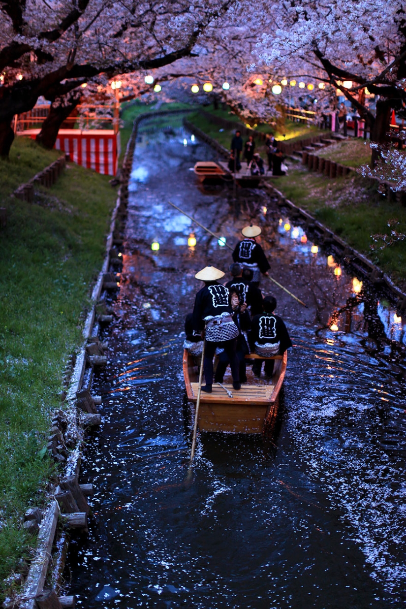 20 frames of street photography that reveal an unknown side of Japan