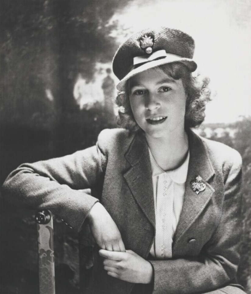 20 retratos en blanco y negro de una joven Isabel II en la década de 1940