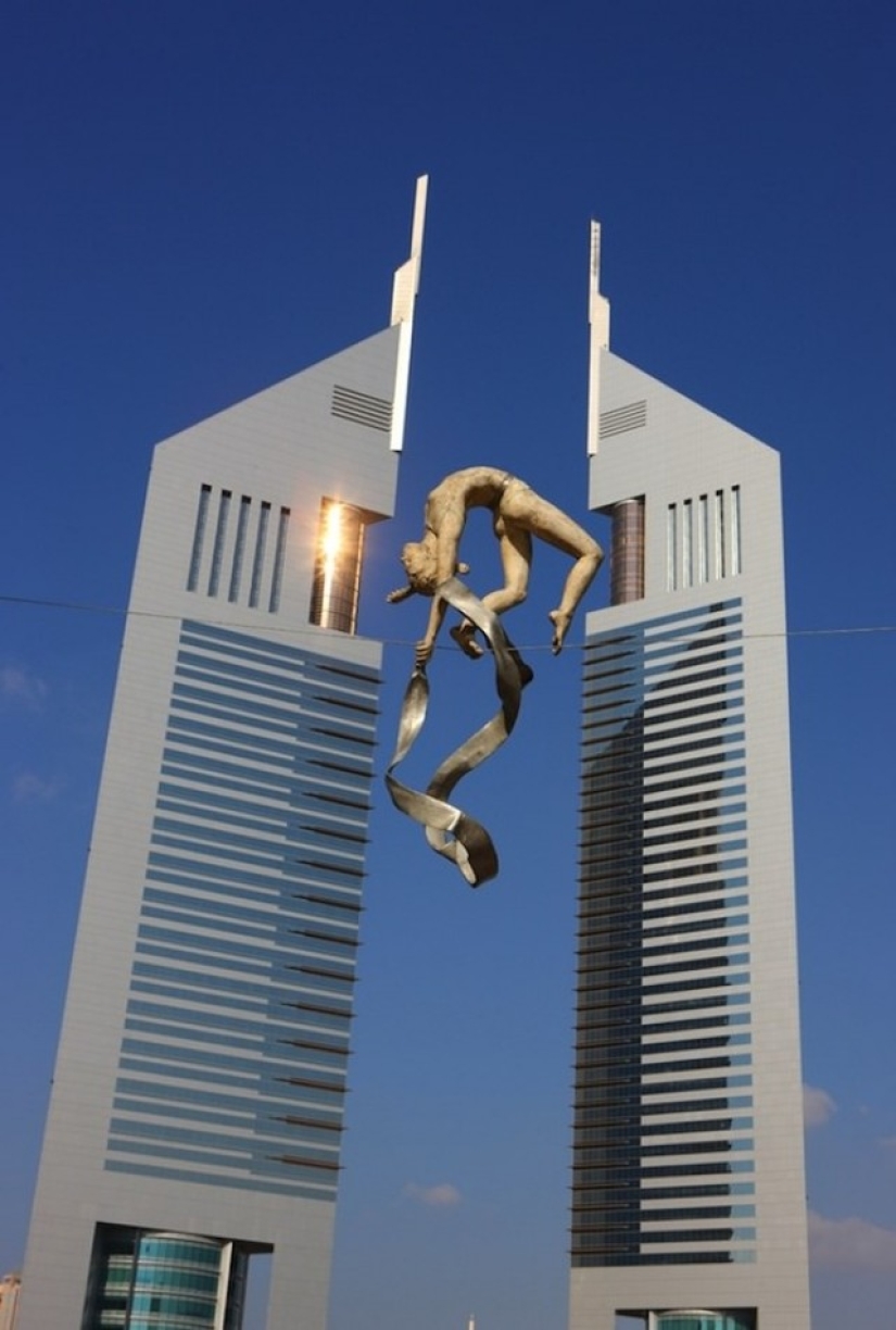 20 sculptures defying gravity