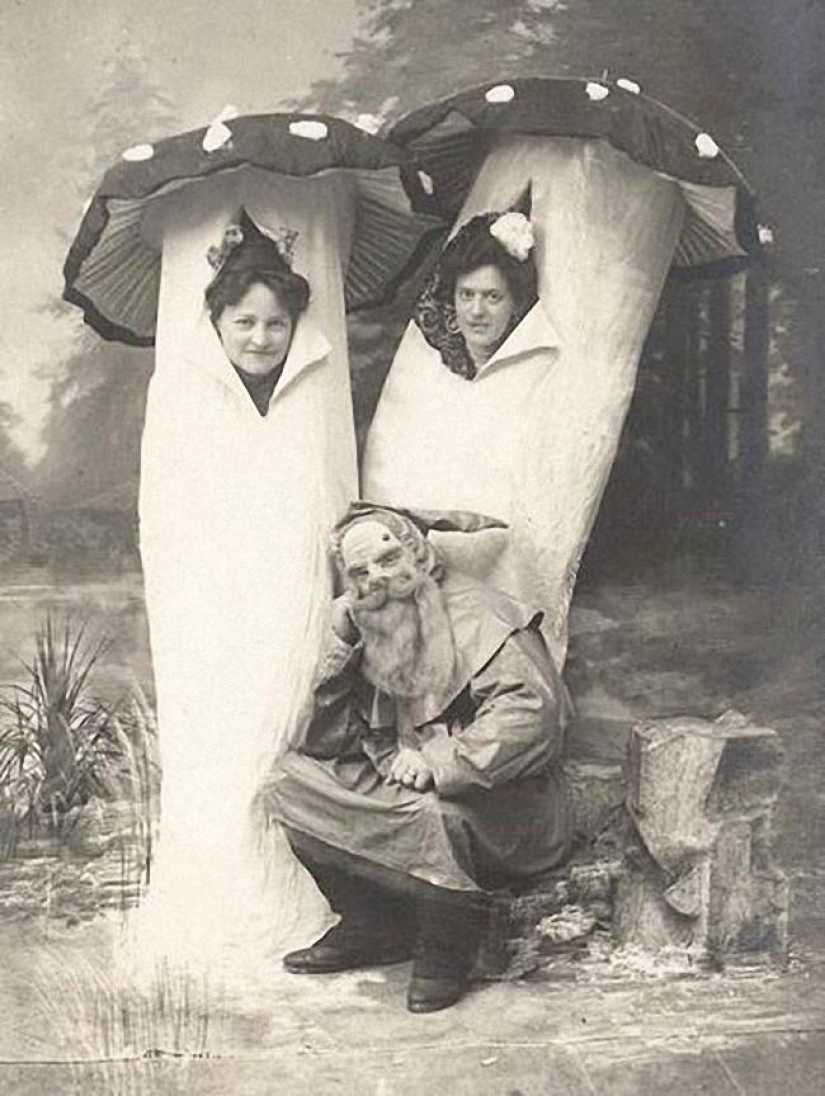 20 weird and Ridiculous Halloween costumes from old photos