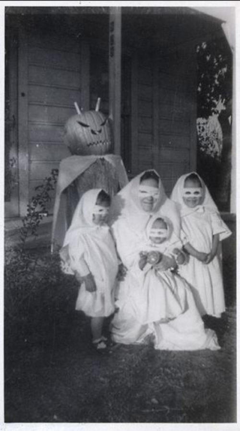 20 weird and Ridiculous Halloween costumes from old photos