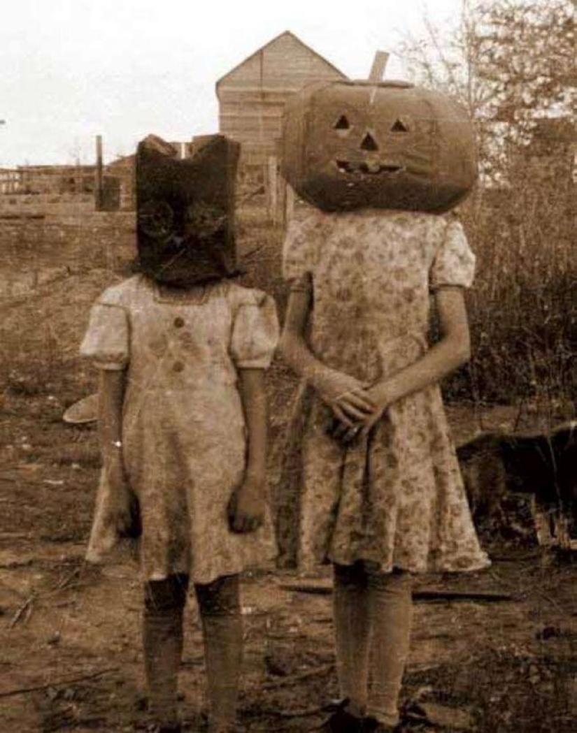 20 weird and Ridiculous Halloween costumes from old photos