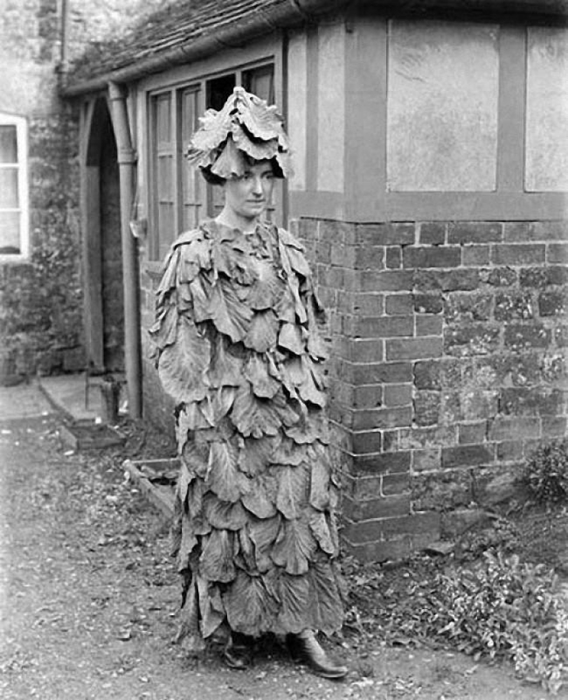20 weird and Ridiculous Halloween costumes from old photos
