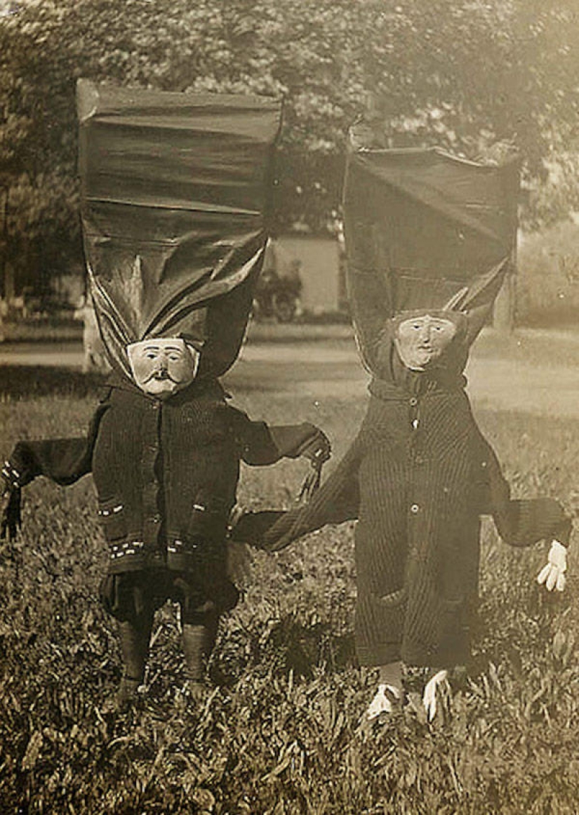 20 weird and Ridiculous Halloween costumes from old photos