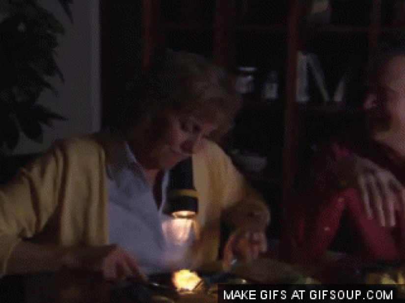 21 el gif más ridículo sobre personas ineptas de la "tienda en el sofá" 21 el gif más ridículo sobre personas ineptas de la "tienda en el sofá"