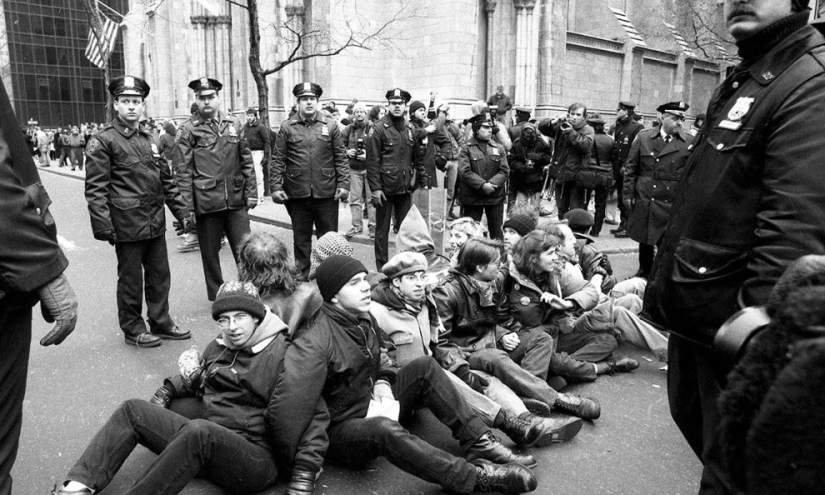 21 fotos aterradoras de los años 80, cuando el mundo se enteró del SIDA 21 fotos aterradoras de los años 80, cuando el mundo se enteró del SIDA