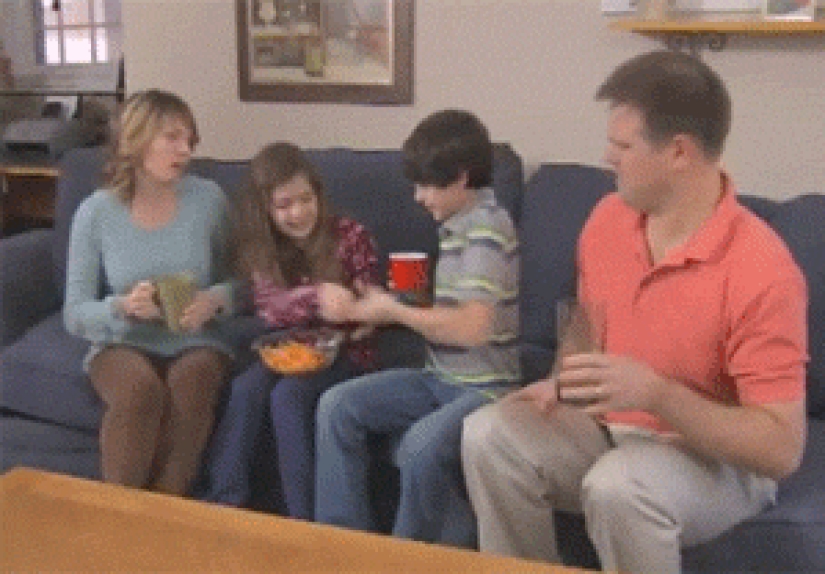 21 the most ridiculous gif about inept people from the "shop on the couch" advertisement 21 the most ridiculous gif about inept people from the "shop on the couch" advertisement