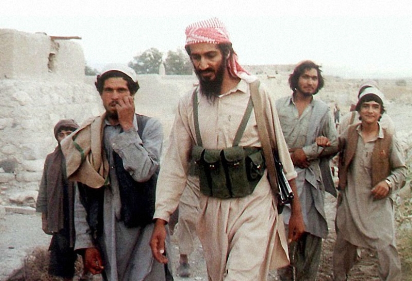 22 imágenes de la vida de Osama bin Laden y su familia