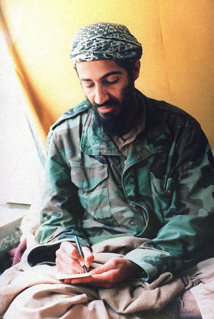 22 imágenes de la vida de Osama bin Laden y su familia