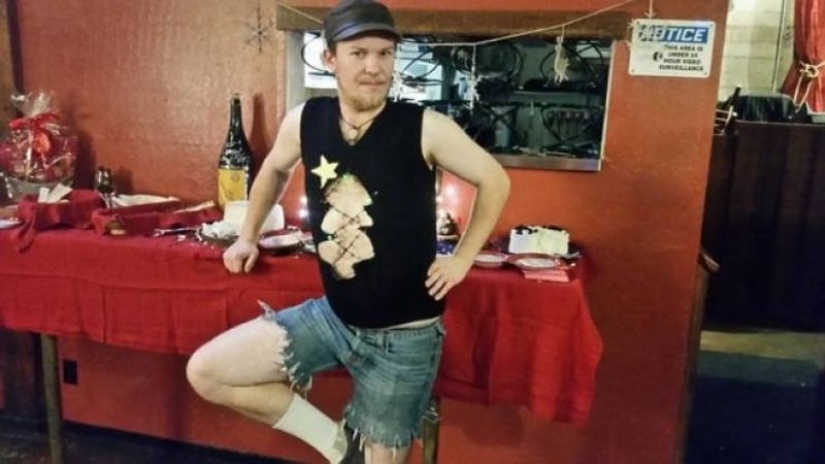 24 ridiculous sweaters that mock Christmas